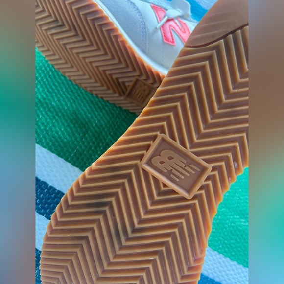 New Balance 720 Athletic Shoes with Suede Mesh - Picture 7 of 13